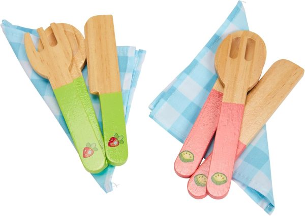Bluey – Picnic Basket Set – 30 Piece Wooden Roleplay Toy with Carry Case, Cutlery & Pretend Food Accessories for Kids – FSC-Certified Material – Fun Imaginative Kit for 3 Years and Up - Image 3