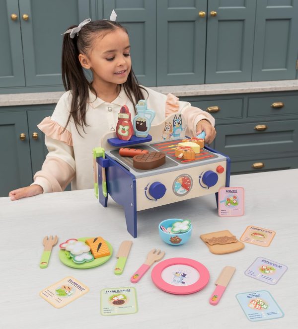 Bluey – Picnic Basket Set – 30 Piece Wooden Roleplay Toy with Carry Case, Cutlery & Pretend Food Accessories for Kids – FSC-Certified Material – Fun Imaginative Kit for 3 Years and Up - Image 20